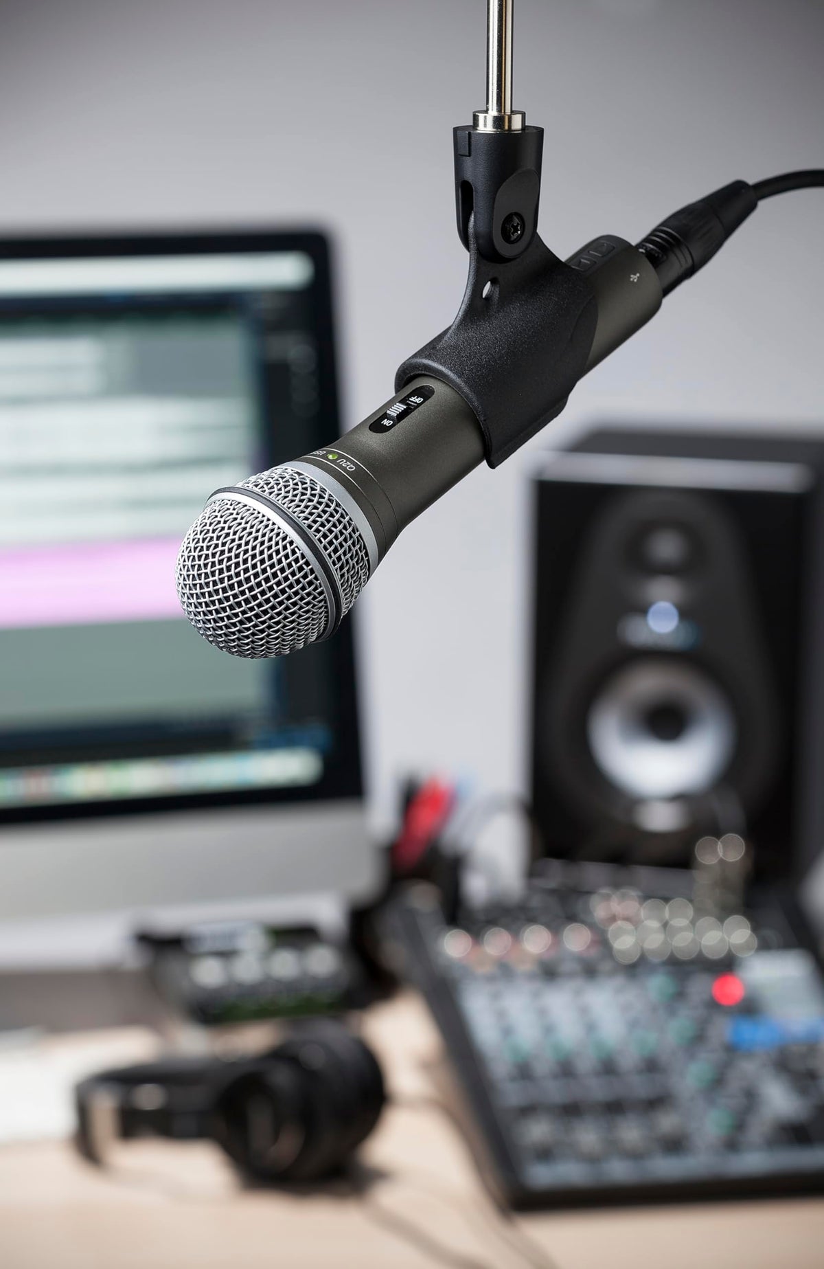 USB/XLR Dynamic Microphone Pack P8611